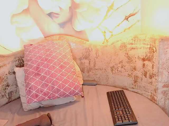 nylaroyale live cam on BongaCams
