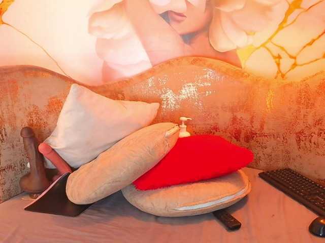 nylaroyale live cam on BongaCams
