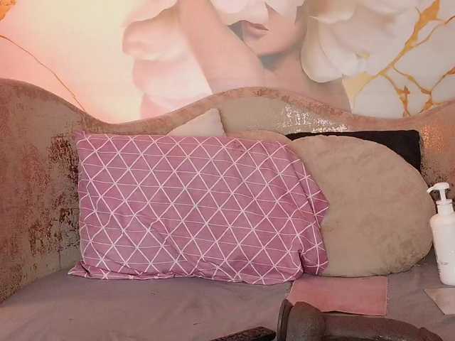nylaroyale live cam on BongaCams
