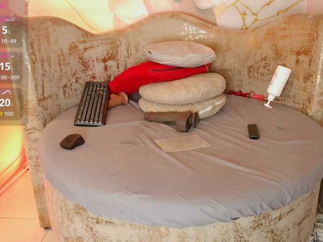 nylaroyale live cam on BongaCams