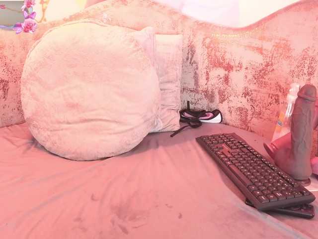 nylaroyale live cam on BongaCams
