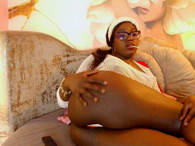 nylaroyale live cam on BongaCams