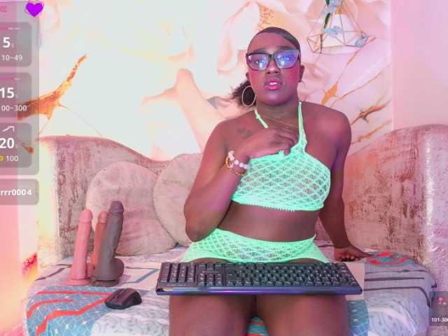 nylaroyale live cam on BongaCams