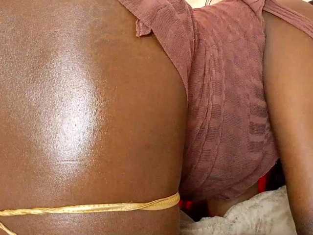 nylaroyale live cam on BongaCams