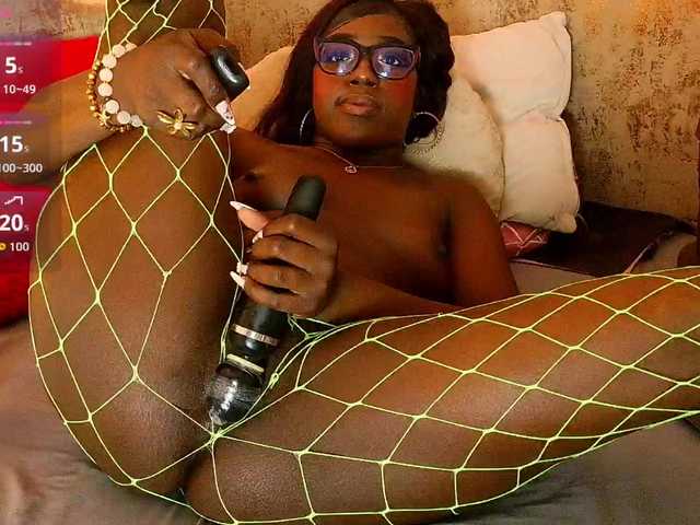nylaroyale live cam on BongaCams