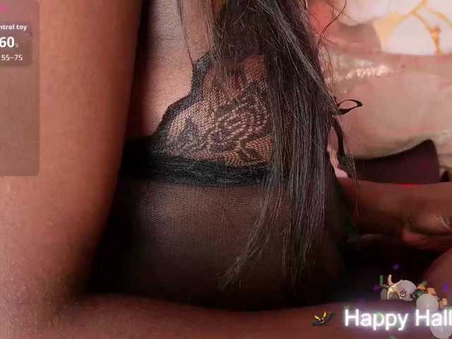 nylaroyale live cam on BongaCams