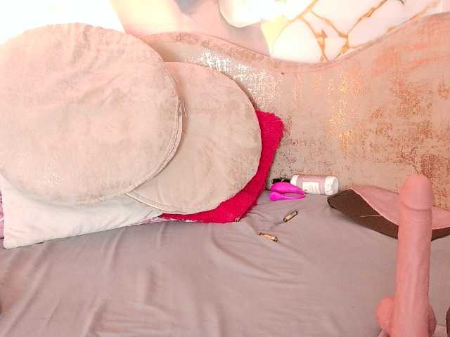 nylaroyale live cam on BongaCams