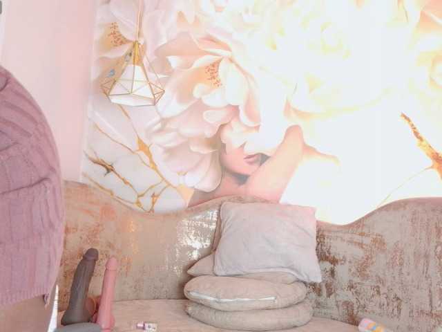 nylaroyale live cam on BongaCams