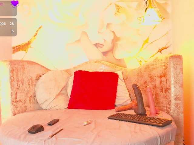 nylaroyale live cam on BongaCams