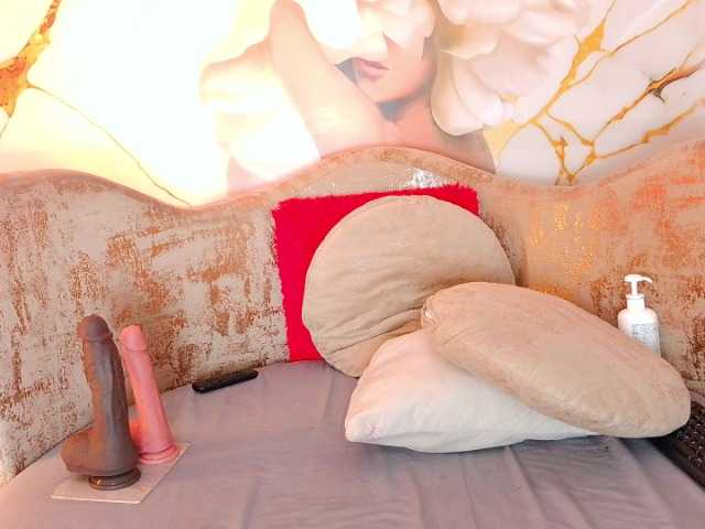 nylaroyale live cam on BongaCams