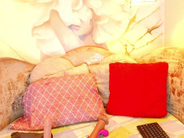 nylaroyale live cam on BongaCams