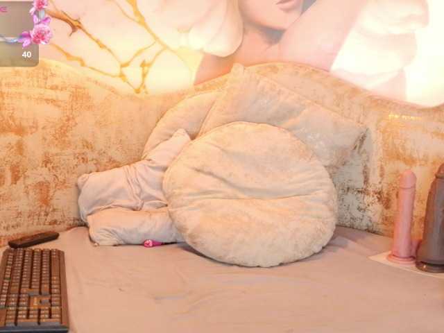 nylaroyale live cam on BongaCams