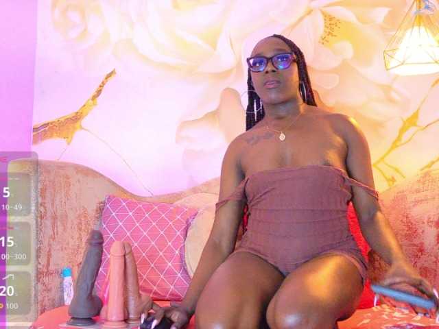 nylaroyale live cam on BongaCams