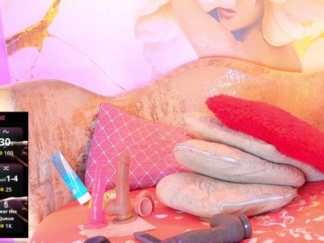 nylaroyale live cam on BongaCams