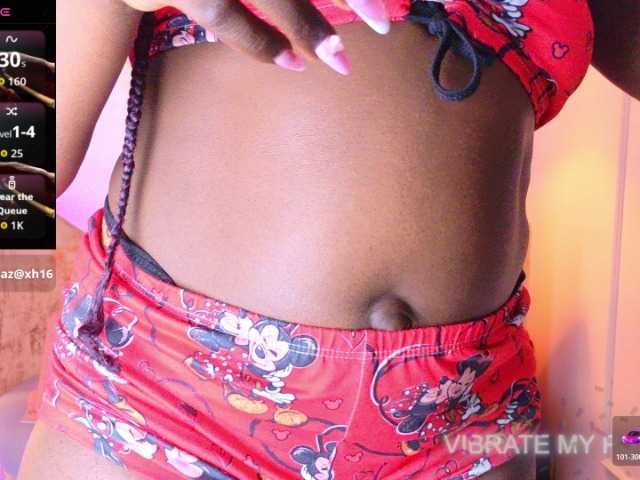 nylaroyale live cam on BongaCams