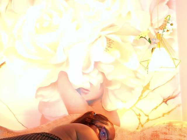 nylaroyale live cam on BongaCams