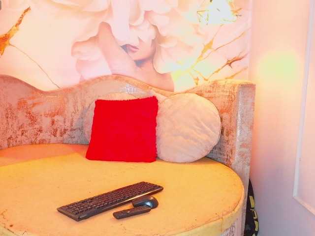 nylaroyale live cam on BongaCams