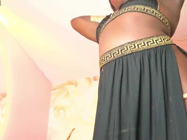 nylaroyale live cam on BongaCams