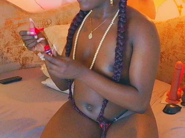 nylaroyale live cam on BongaCams
