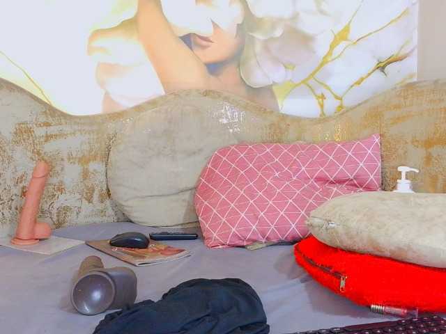 nylaroyale live cam on BongaCams