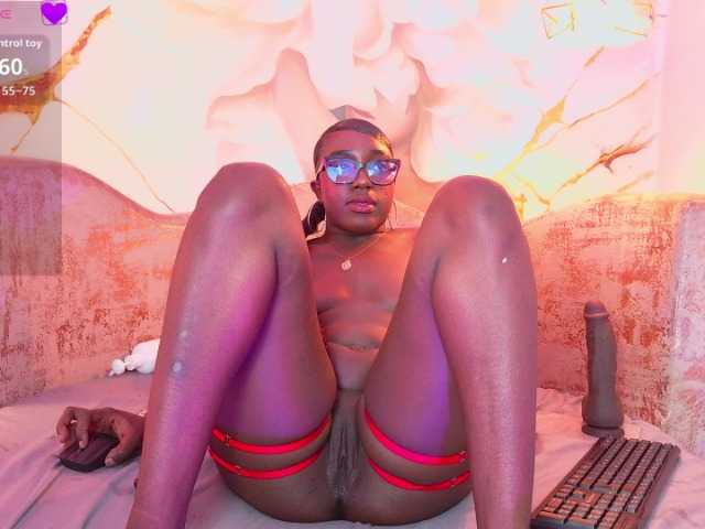 nylaroyale live cam on BongaCams