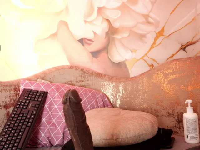 nylaroyale live cam on BongaCams