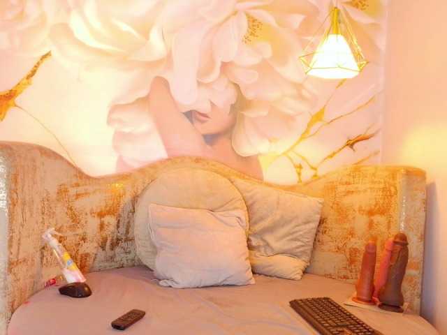 nylaroyale live cam on BongaCams