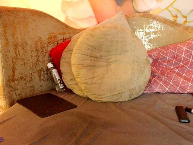 nylaroyale live cam on BongaCams