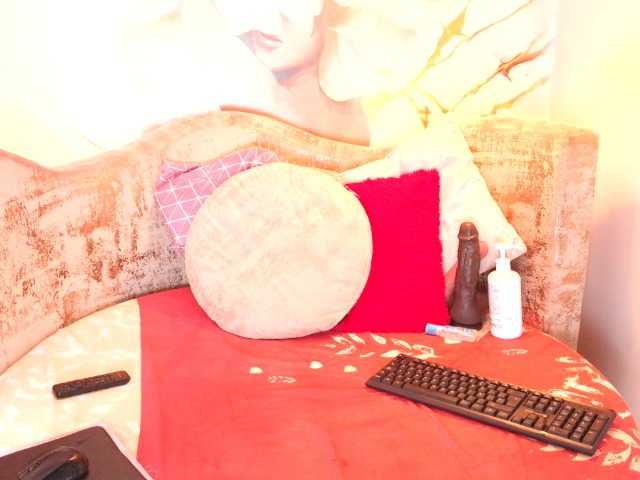 nylaroyale live cam on BongaCams