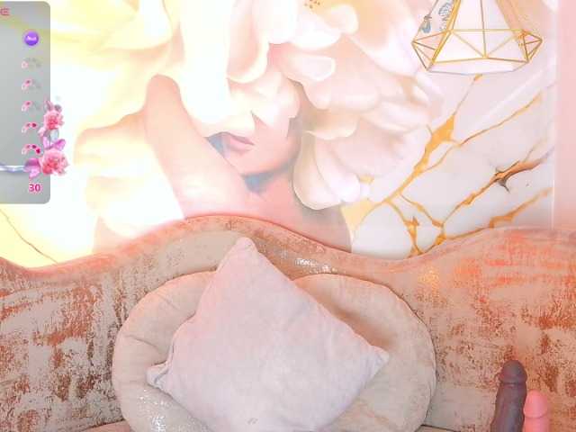 nylaroyale live cam on BongaCams