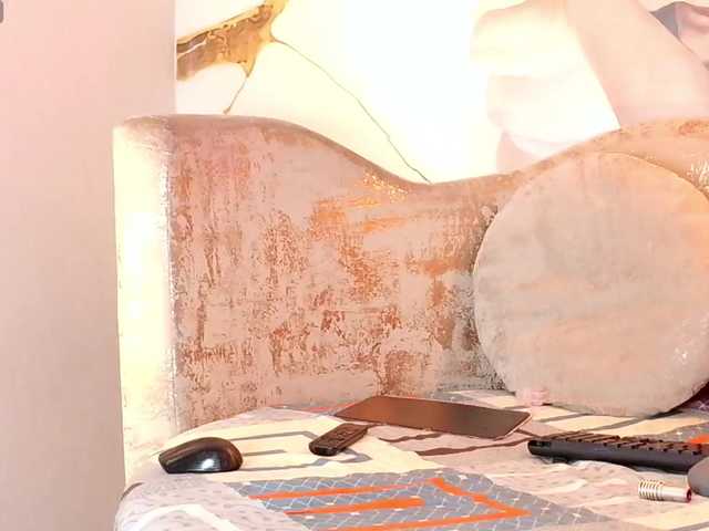 nylaroyale live cam on BongaCams