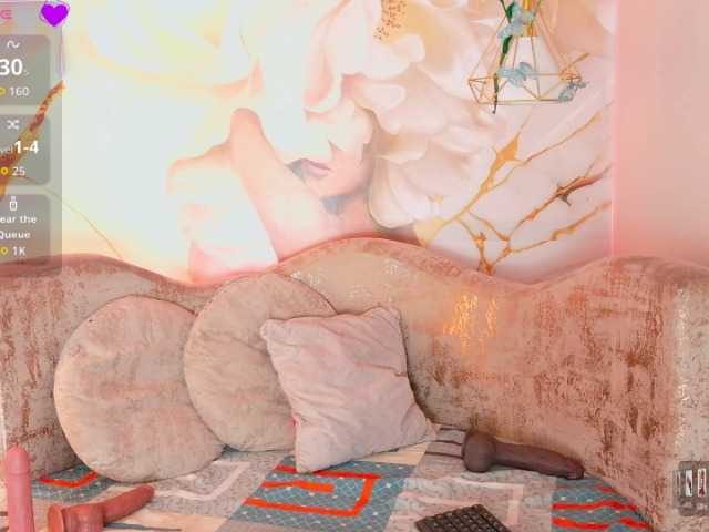 nylaroyale live cam on BongaCams