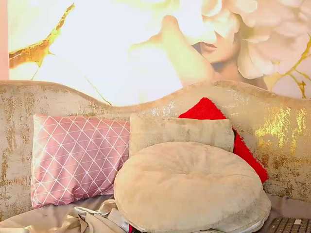 nylaroyale live cam on BongaCams