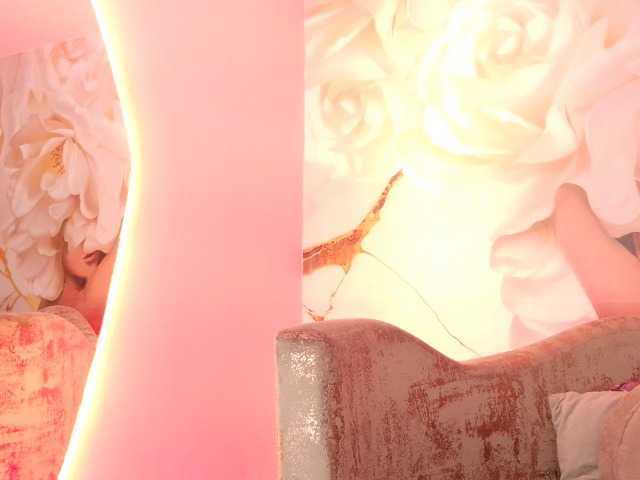 nylaroyale live cam preview