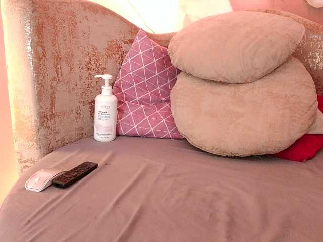 nylaroyale live cam on BongaCams
