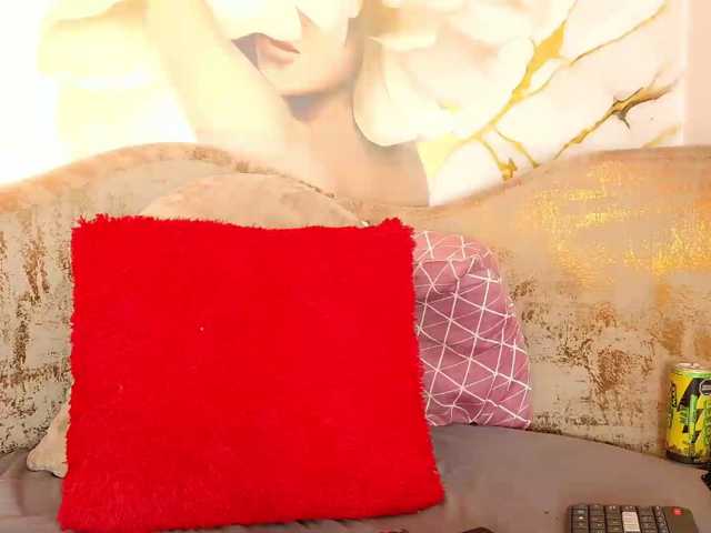 nylaroyale live cam on BongaCams