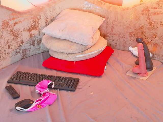 nylaroyale live cam on BongaCams