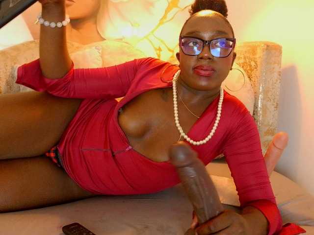 nylaroyale live cam on BongaCams