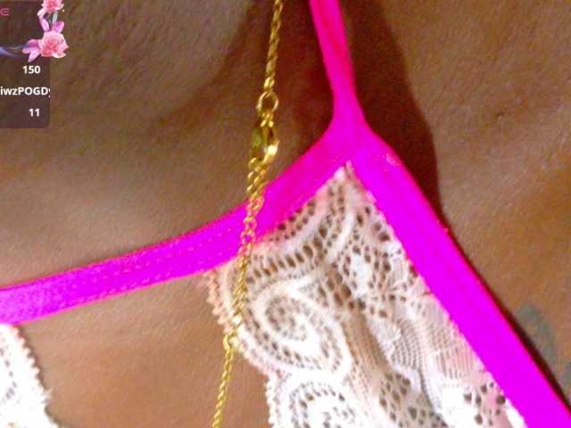 nylaroyale live cam on BongaCams