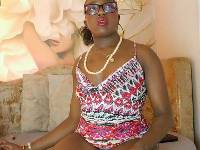 nylaroyale live webcam show