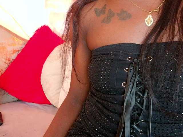 nylaroyale live cam on BongaCams