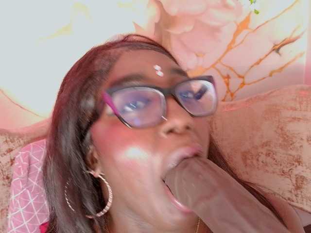 nylaroyale