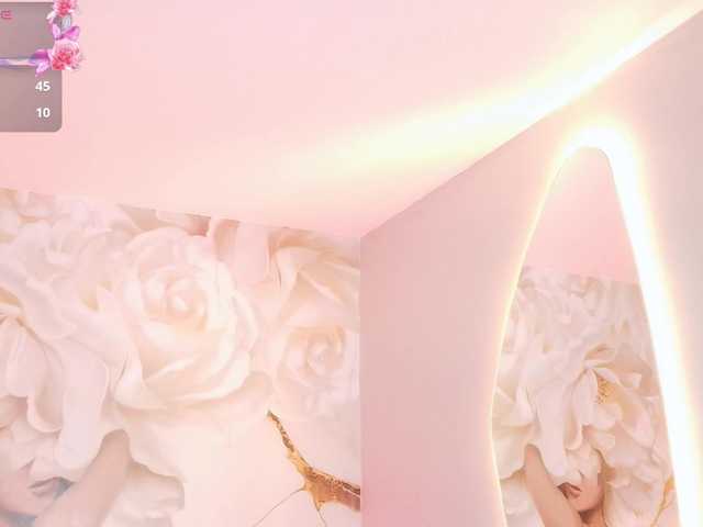 nylaroyale live cam on BongaCams