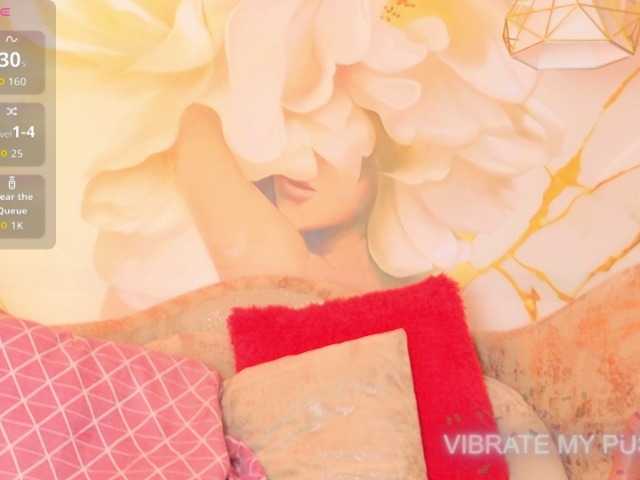 nylaroyale live cam on BongaCams