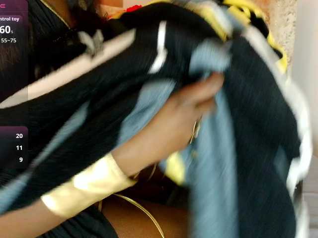 nylaroyale live cam on BongaCams