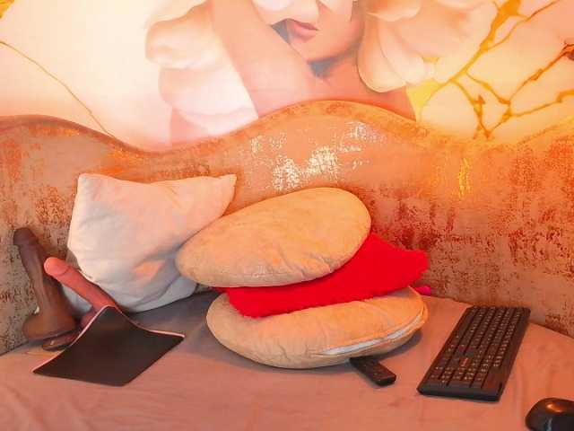 nylaroyale live cam on BongaCams