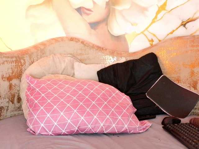 nylaroyale live cam on BongaCams
