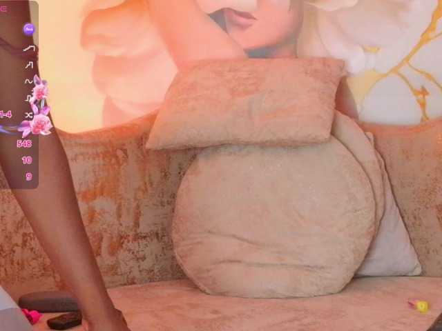 nylaroyale live cam on BongaCams