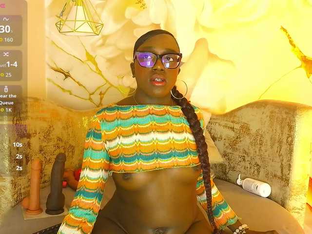 nylaroyale live cam on BongaCams