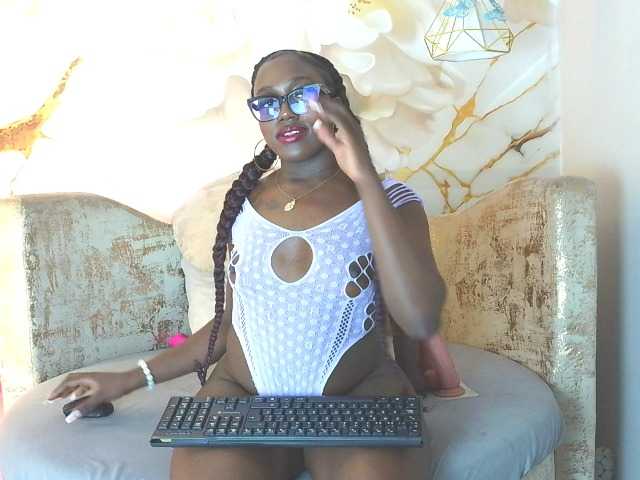 nylaroyale live cam on BongaCams